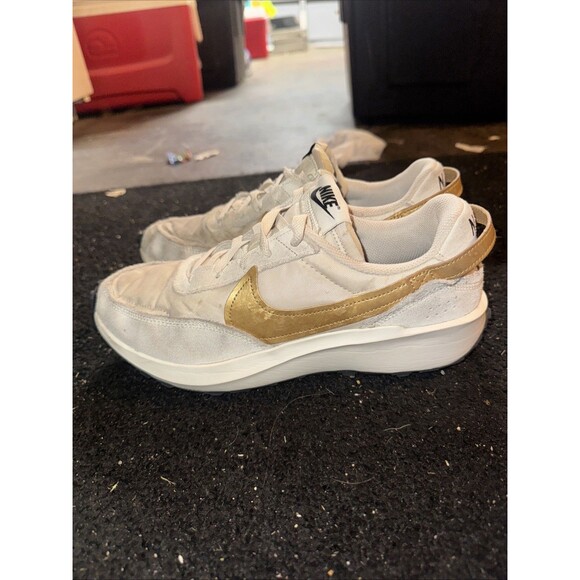 Nike Waffle Debut Women's Light Orewood Brown Gold FD0555-100 – Size 9.5 - Picture 3 of 7